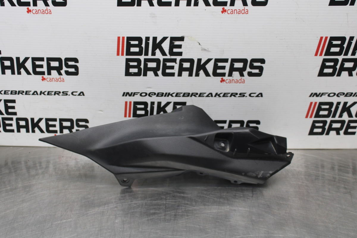 22-25 YAMAHA YZF R7 LEFT REAR BACK TAIL FAIRING COWL SHROUD BB850