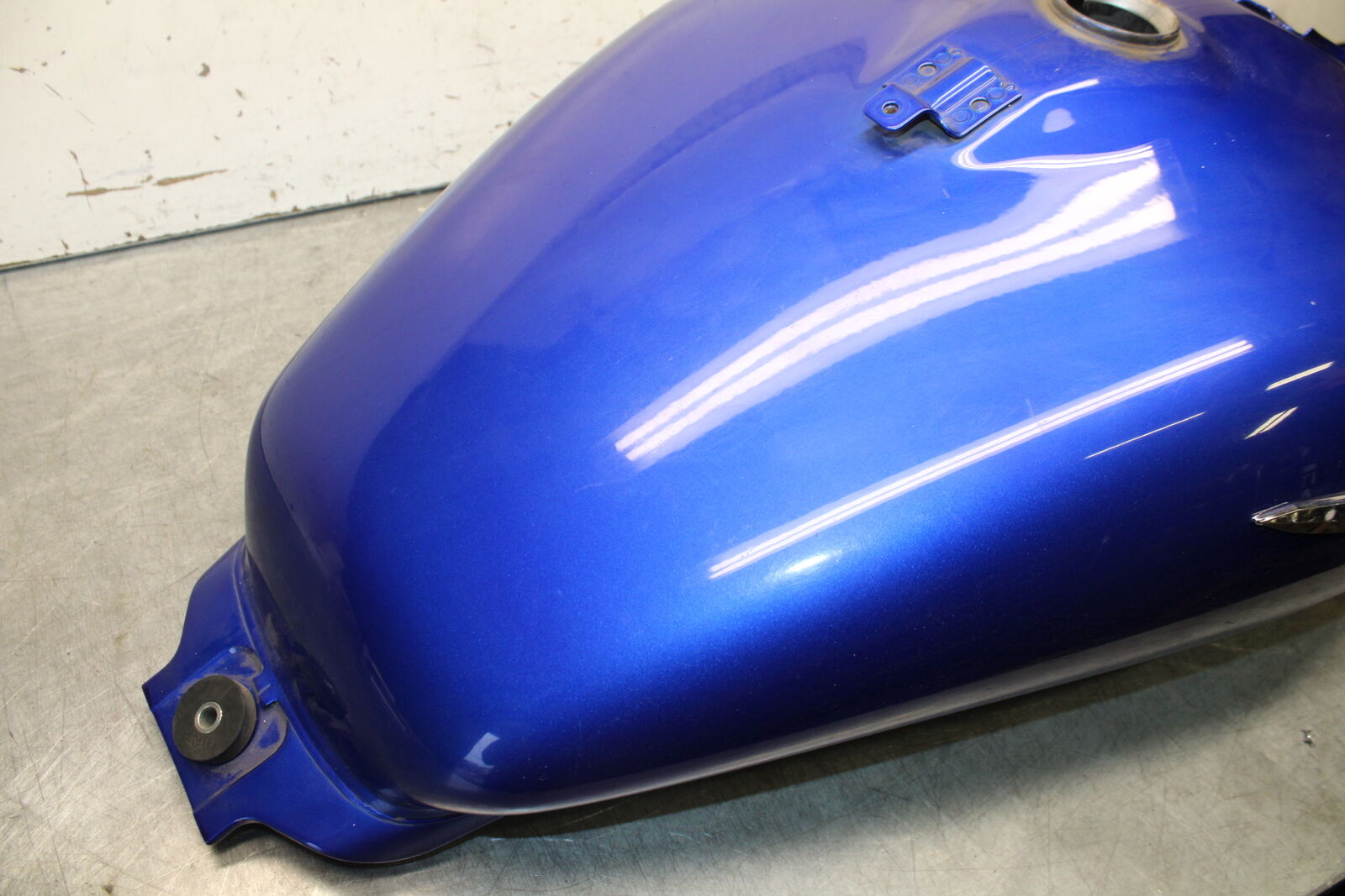 05-06 SUZUKI BOULEVARD M50 GAS TANK FUEL PETROL RESERVOIR BB671