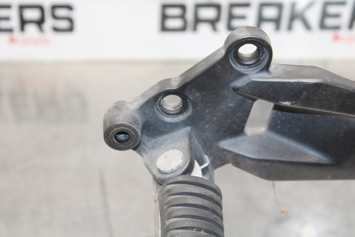 09 KAWASAKI NINJA 250R LEFT REARSET REAR SET DRIVER FOOT PEG REST STOP BB824