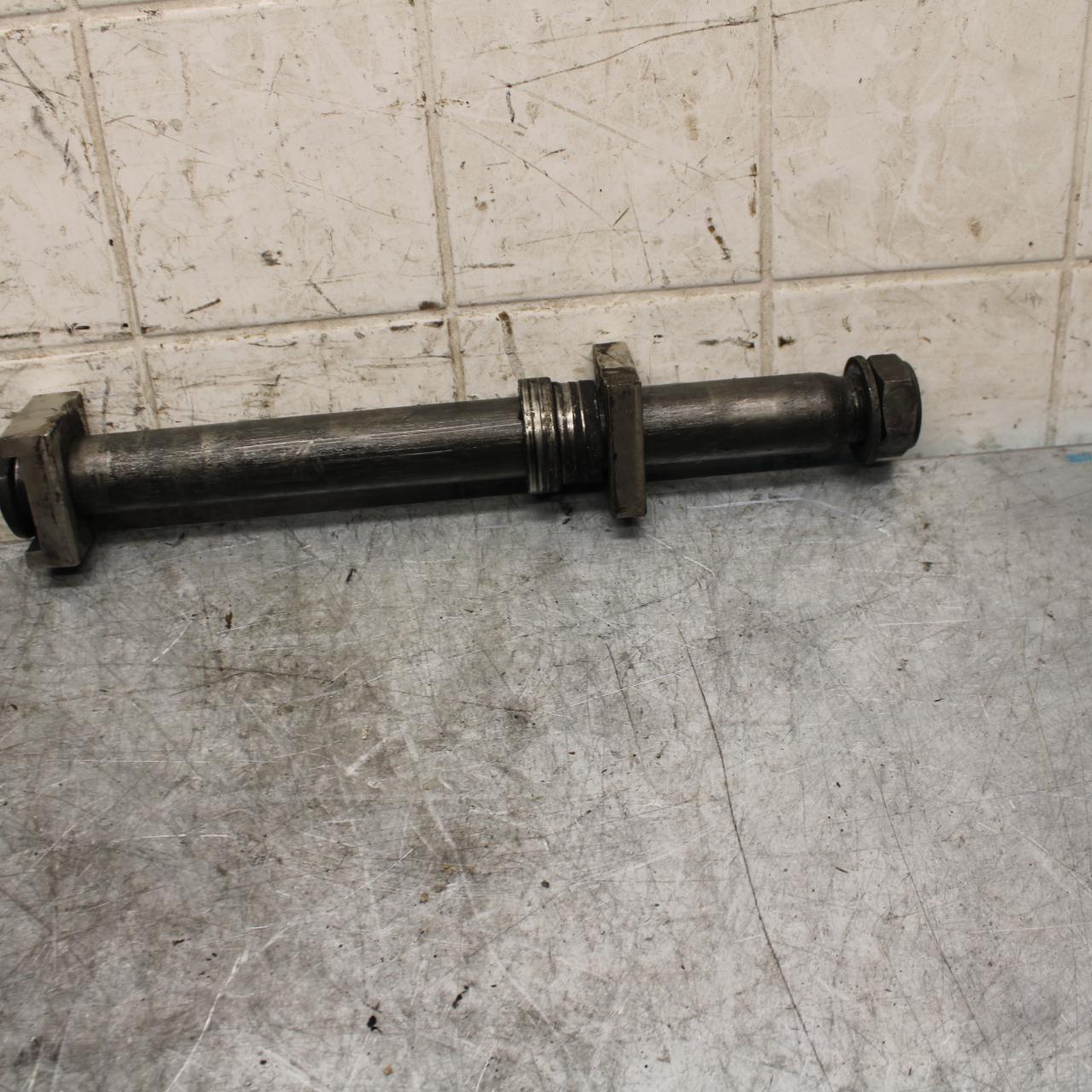 2002 Yamaha YZF R6 REAR AXLE  WHEEL RIM PIVOT BOLT AXEL 4XV-25381-00-00 BB545