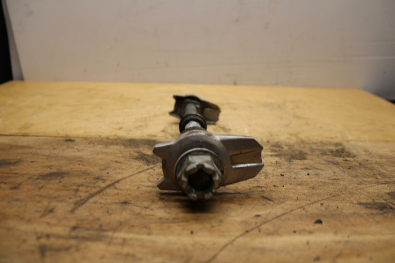 09-10 KAWASAKI ER-6N REAR AXLE BACK WHEEL RIM PIVOT BOLT AXEL BB325