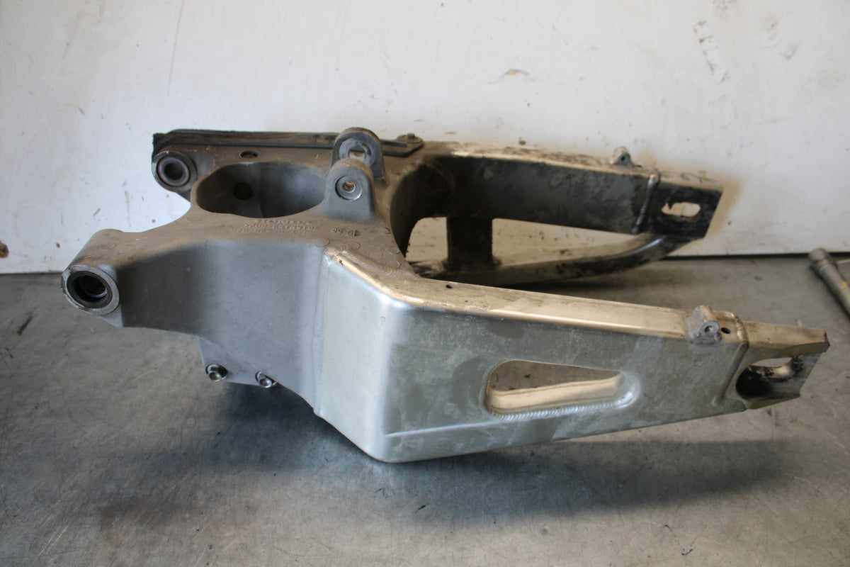 03-04 HONDA CBR600RR REAR SWINGARM BACK SUSPENSION SWING ARM BB661