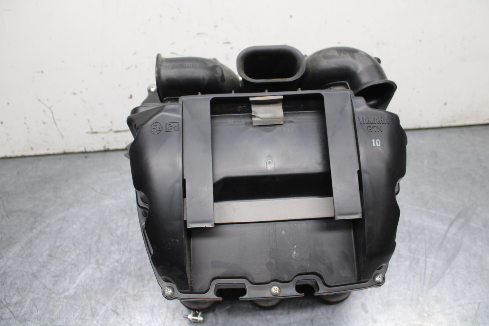 22-24 YAMAHA XSR900 AIRBOX AIR INTAKE FILTER BOX BB710