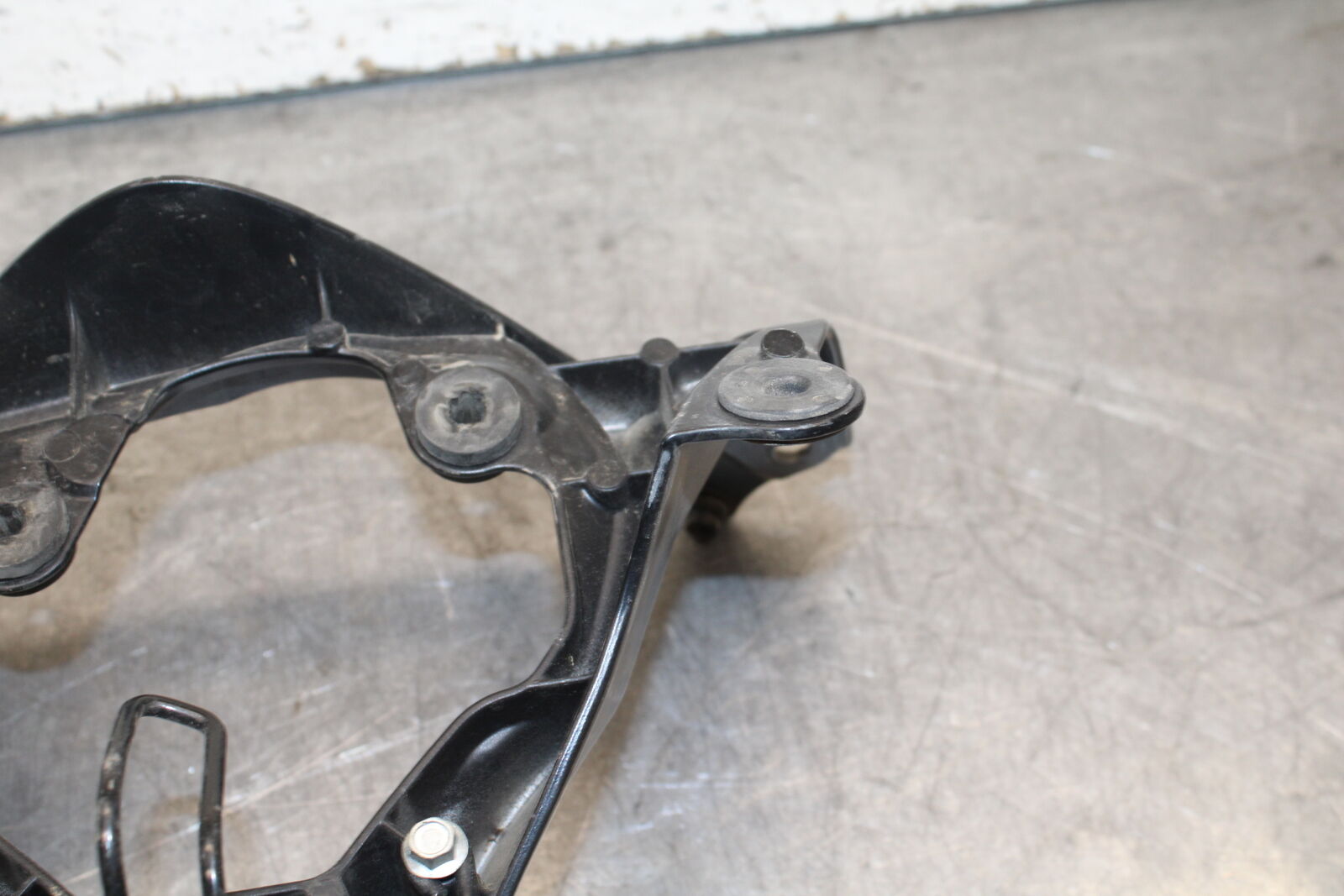08-10 SUZUKI GSXR 600 UPPER FAIRING MIRROR GAUGES STAY BRACKET  BB721