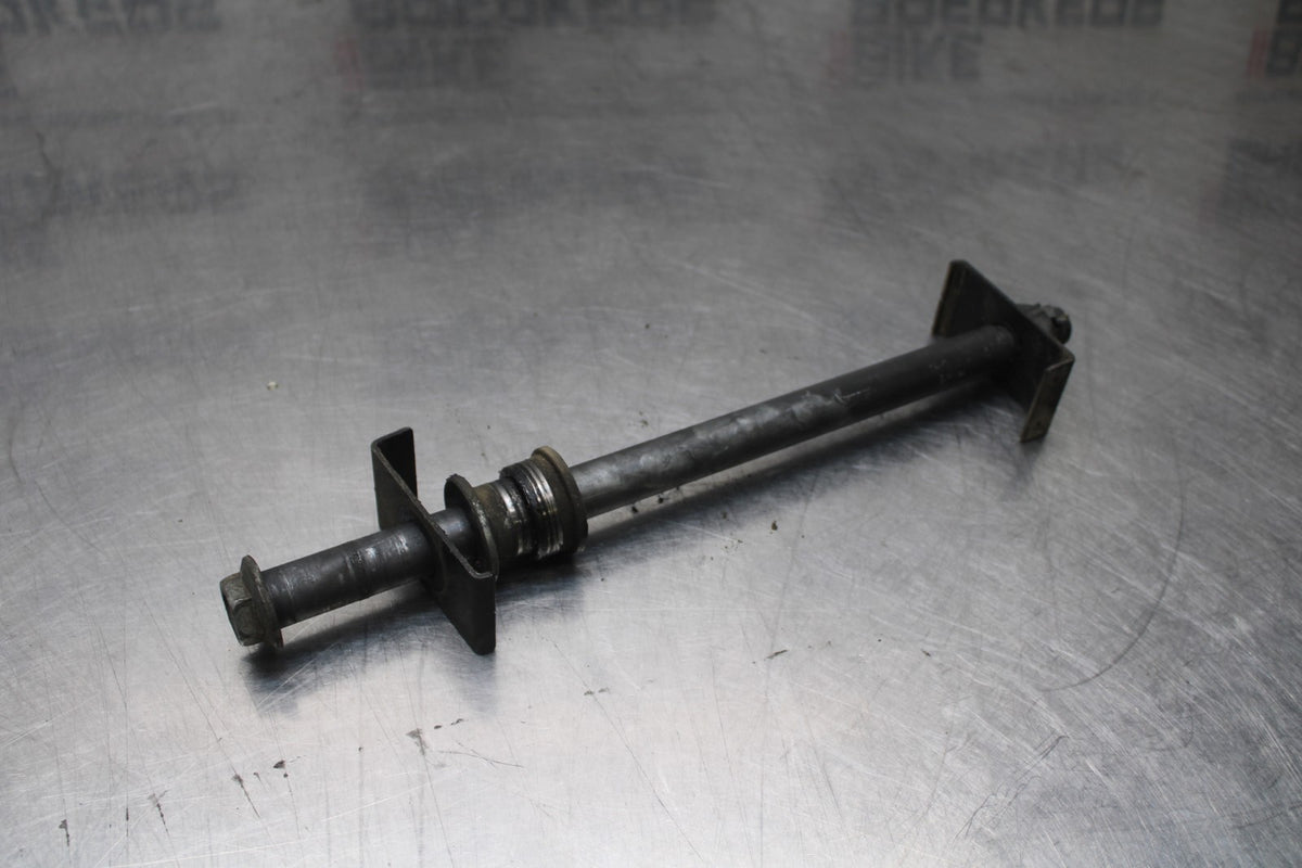 06 KAWASAKI Z750 REAR AXLE BACK WHEEL RIM PIVOT BOLT AXEL BB837