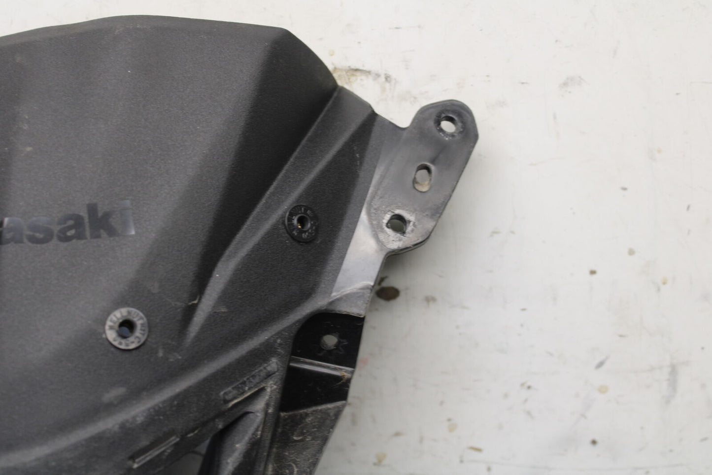 13-18 KAWASAKI NINJA ZX6R FRONT CENTER COWL FAIRING 55028-0443 BB666