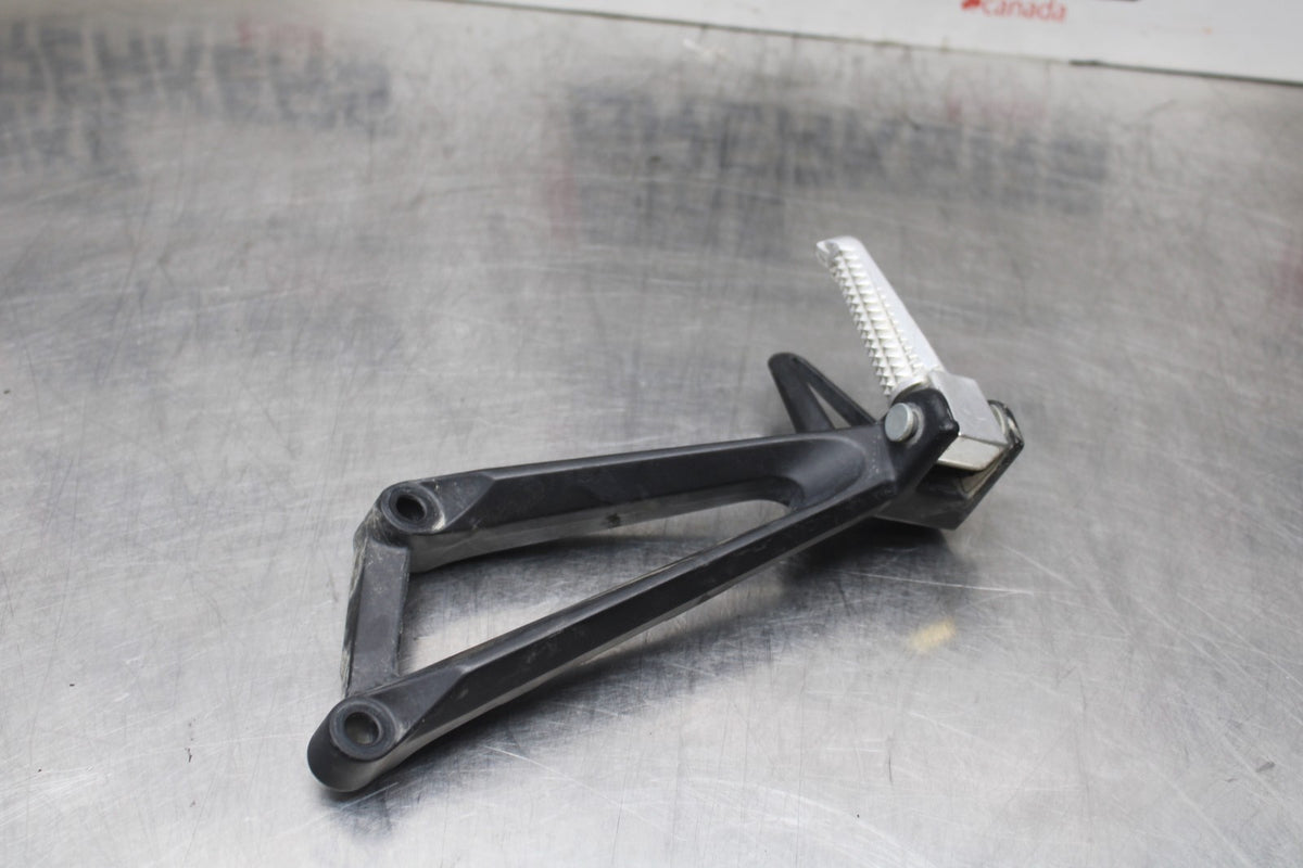 17-18 YAMAHA YZF R3 LEFT REAR BACK PASSENGER PEG BB788
