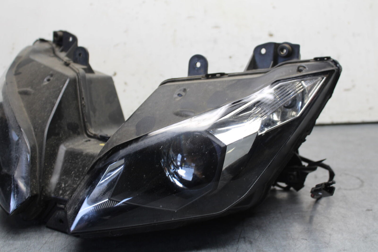 13-18 KAWASAKI NINJA ZX6R FRONT HEADLIGHT HEAD LIGHT LAMP 23007-0174 BB682