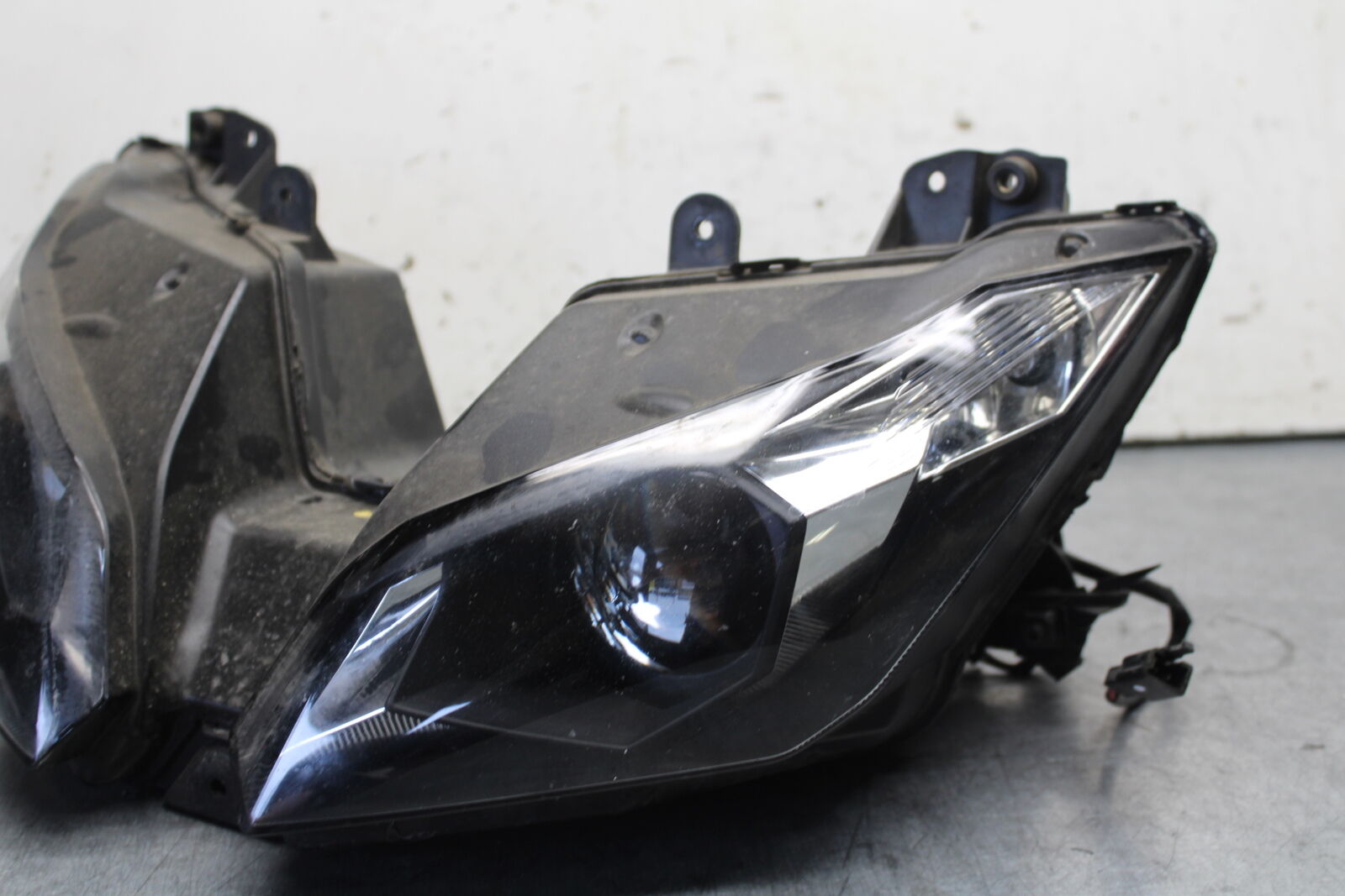 13-18 KAWASAKI NINJA ZX6R FRONT HEADLIGHT HEAD LIGHT LAMP 23007-0174 BB682