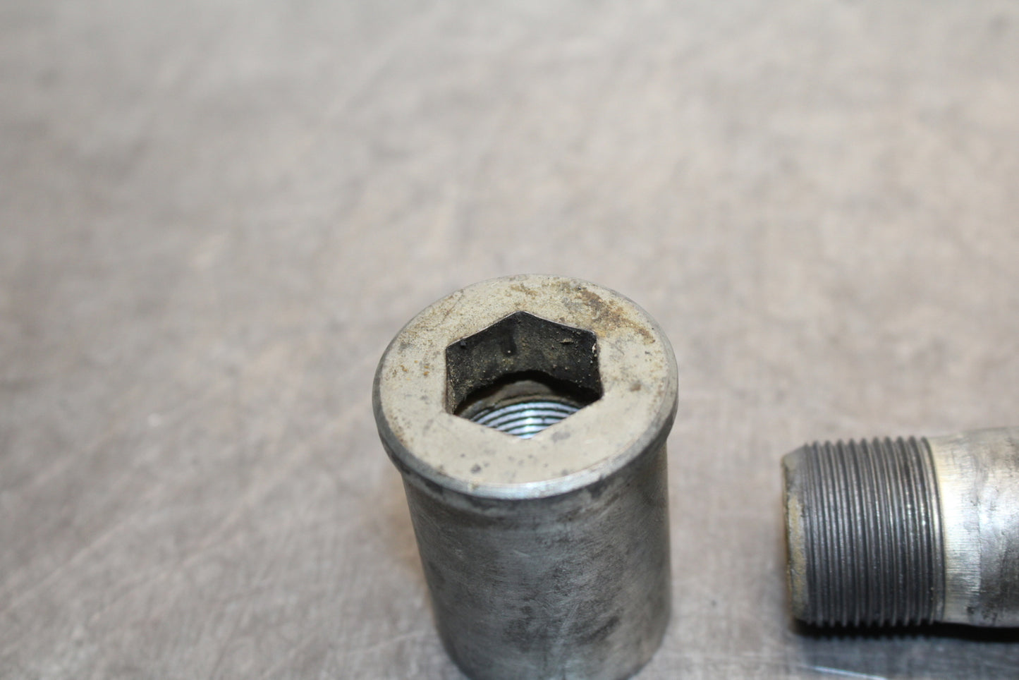 00-05 KAWASAKI NINJA ZX12R FRONT WHEEL RIM AXLE PIVOT BOLT BB121