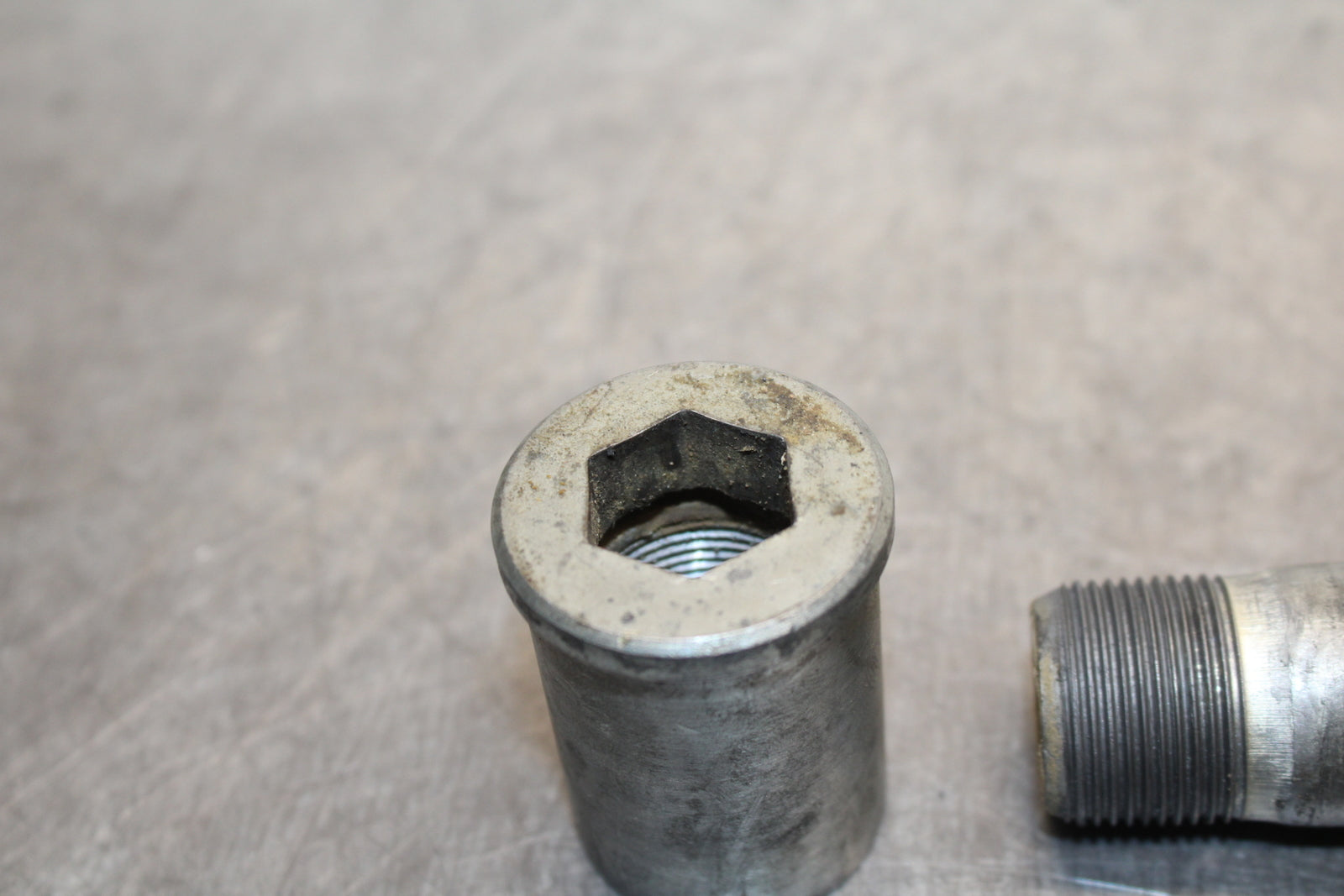 00-05 KAWASAKI NINJA ZX12R FRONT WHEEL RIM AXLE PIVOT BOLT BB121