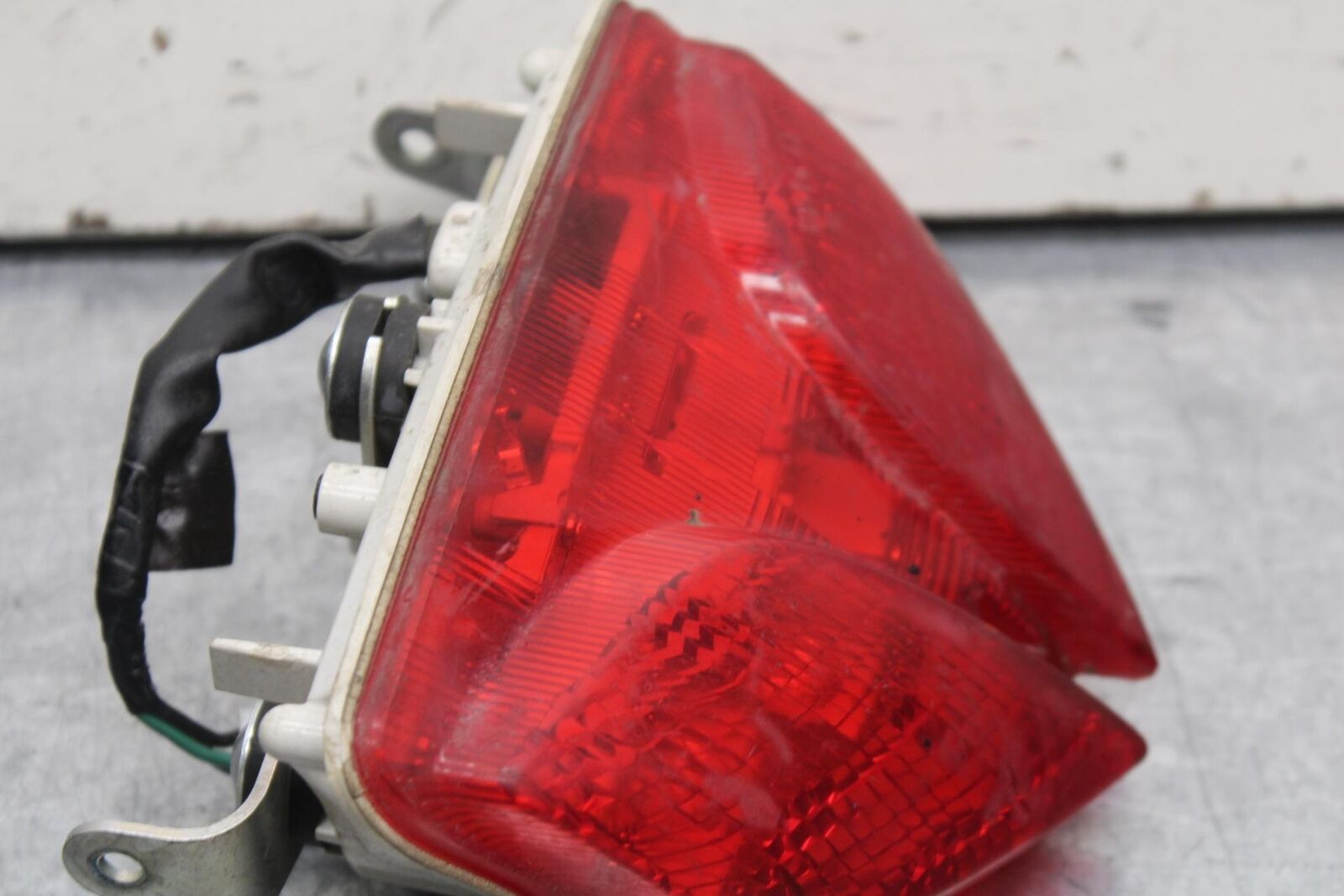 2011 Suzuki GSXR1000 REAR TAIL TAILLIGHT BACK BRAKE LIGHT 35910-41G31 BB96