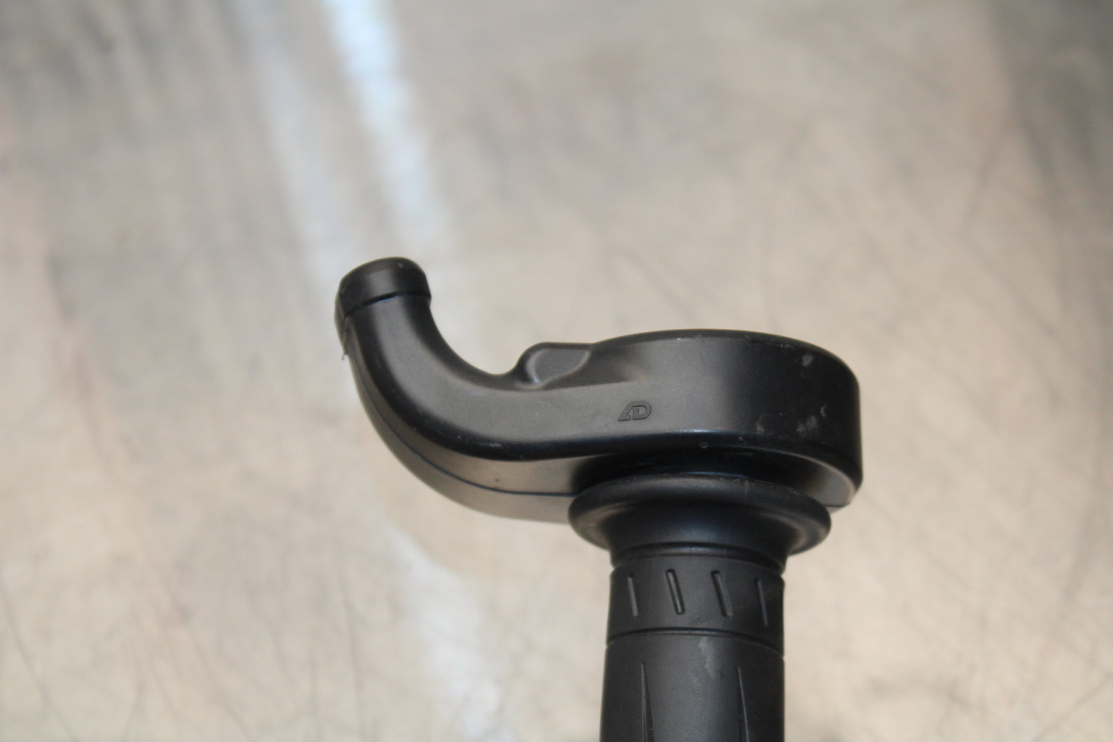 13-17 KAWASAKI NINJA ZX6R ZX636 ABS THROTTLE CABLE LINE HOUSING GUIDE BB143