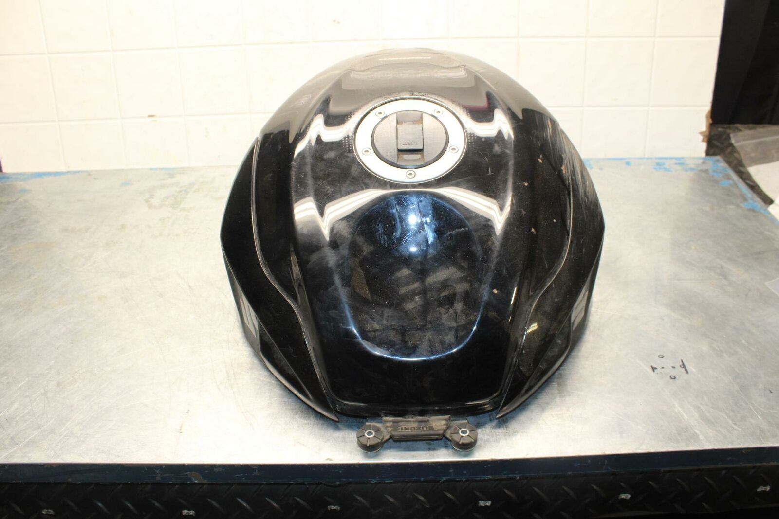 15-21 SUZUKI GSXR600 GAS TANK FUEL CELL PETROL RESERVOIR BB418