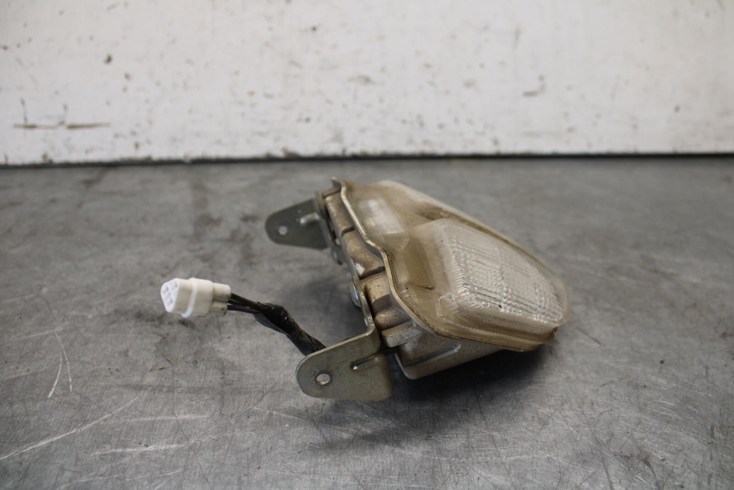 06-07 SUZUKI GSXR 600 REAR TAIL TAILLIGHT BACK BRAKE LIGHT BB694
