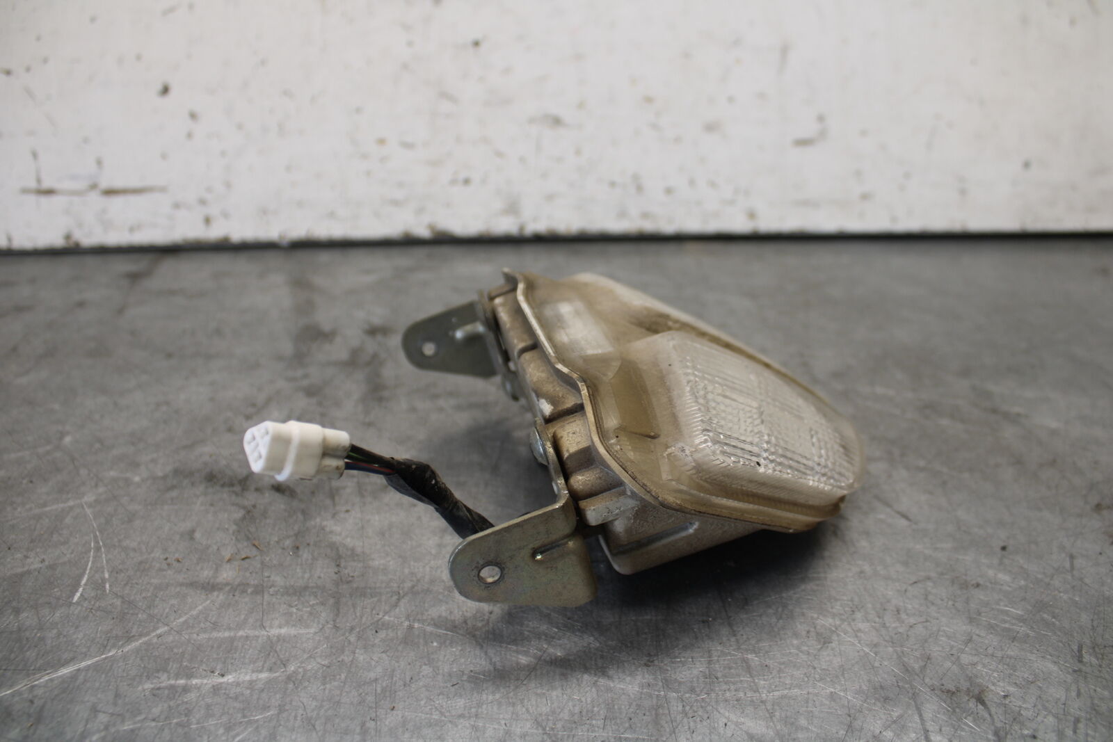 06-07 SUZUKI GSXR 600 REAR TAIL TAILLIGHT BACK BRAKE LIGHT BB694