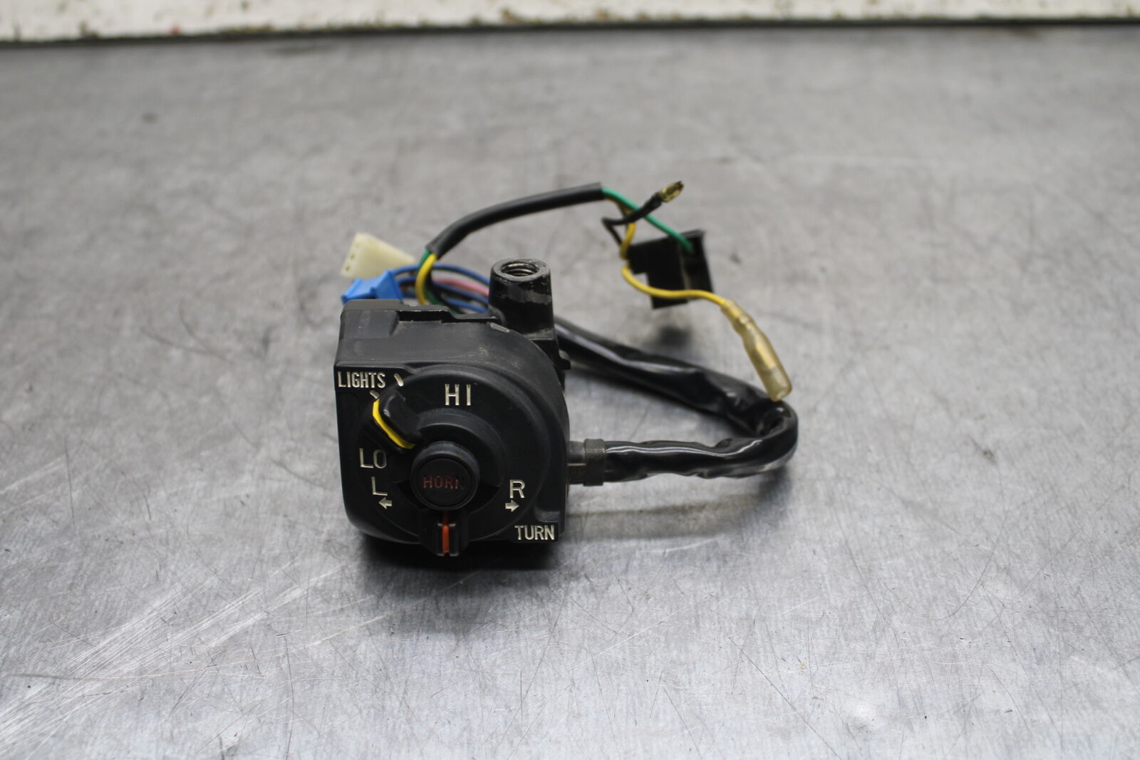 83-85 YAMAHA RIVA 180 XC180 LEFT HANDLE SWITCHES HORN SIGNALS SWITCH BB109