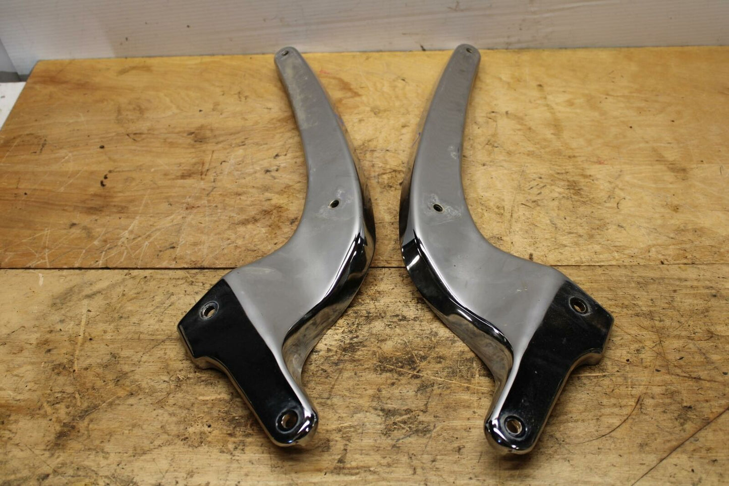 05-09 SUZUKI BOULEVARD C90 REAR PASSENGER FENDER GRAB RAILSET BB332