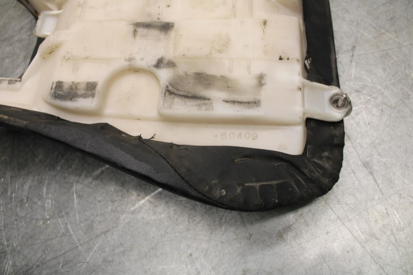 2003 Yamaha YZF R6 FRONT DRIVERS SEAT PAD SADDLE PILLION 5SL-24710-00-00 BB539