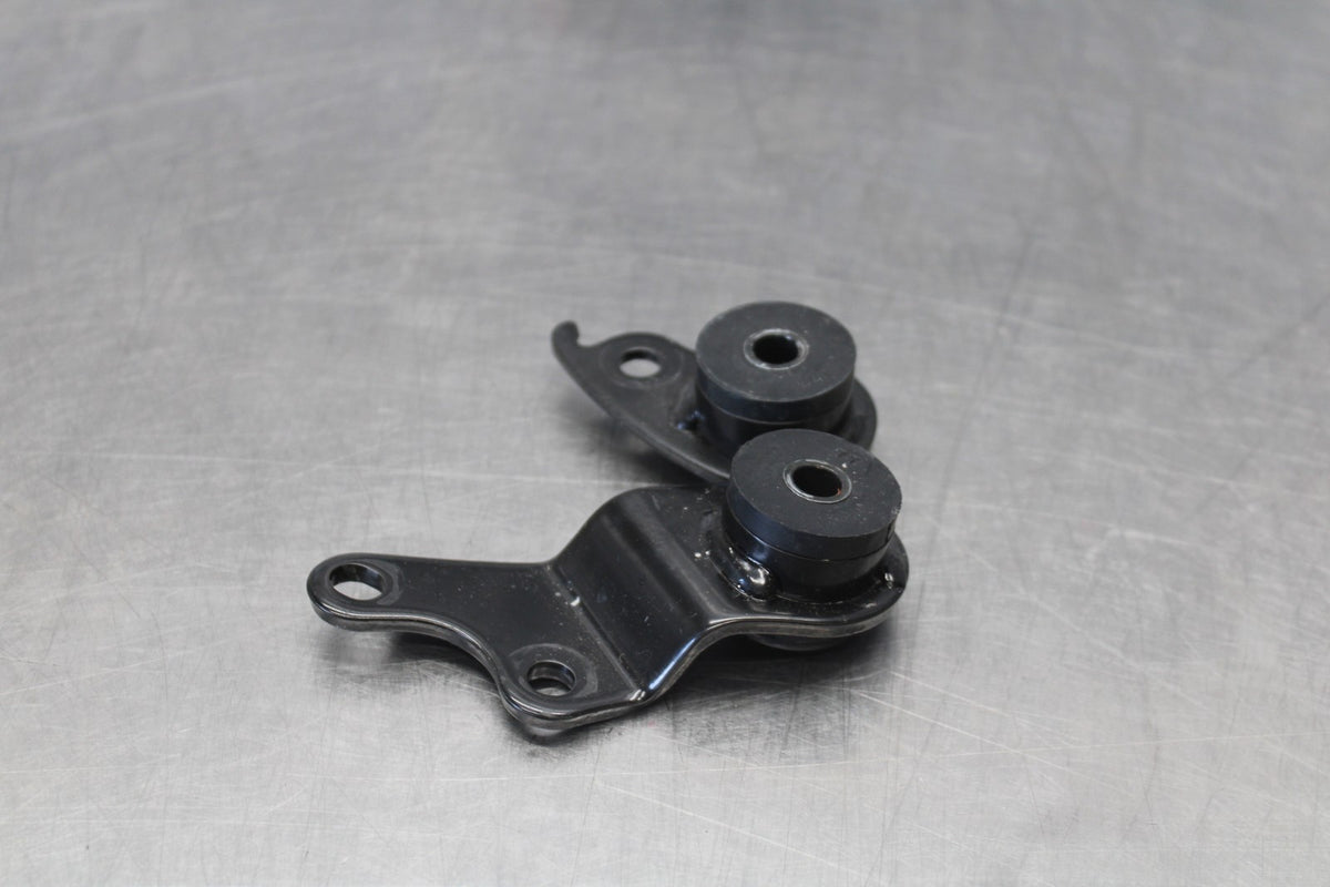 11-26 SUZUKI GSXR750 EXHAUST PIPE MUFFLER CAN BRACKETS BB882