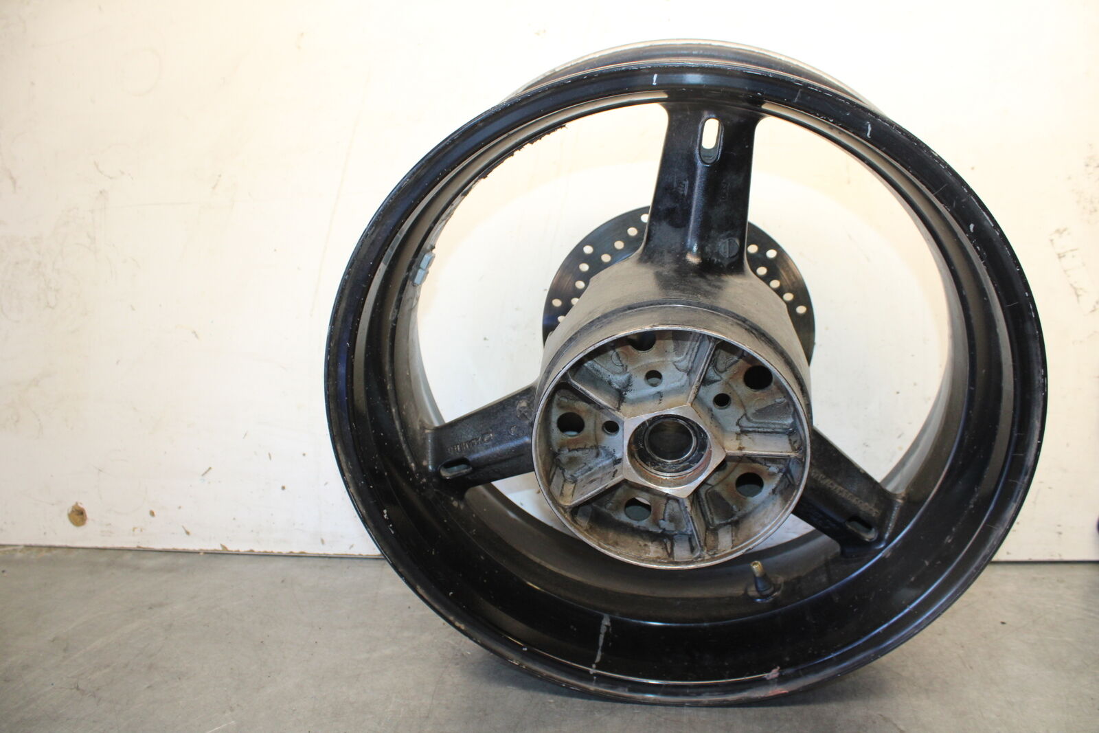 05-06 SUZUKI GSXR1000 REAR WHEEL BACK RIM BB677