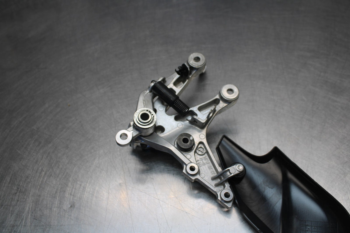 13-24 HONDA CBR600RR RIGHT REARSET REAR SET DRIVER FOOT PEG REST STOP BB772