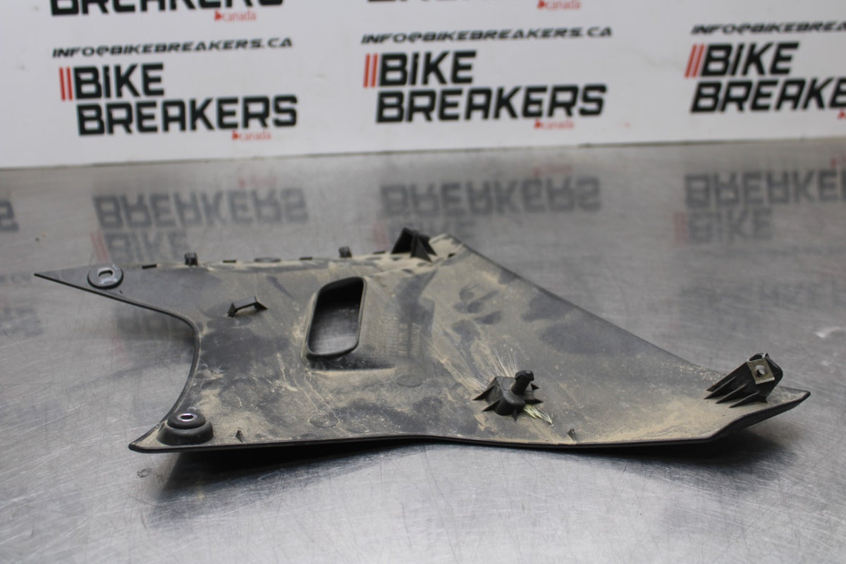 22-25 YAMAHA YZF R7 LEFT LOWER BOTTOM BELLY SIDE FAIRING COWL BB769