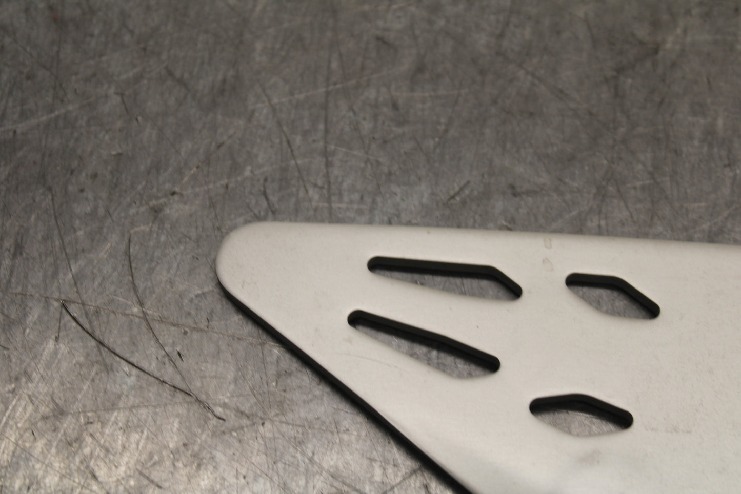 19-23 KAWASAKI NINJA ZX6R RIGHT REARSET REAR SET HEEL GUARD COVER  BB749