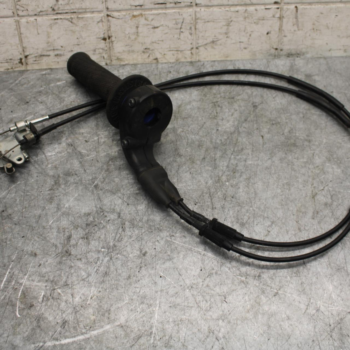 2009 Kawasaki Ninja ZX6R ZX600R THROTTLE CABLE LINE HOUSING GUIDE BB538