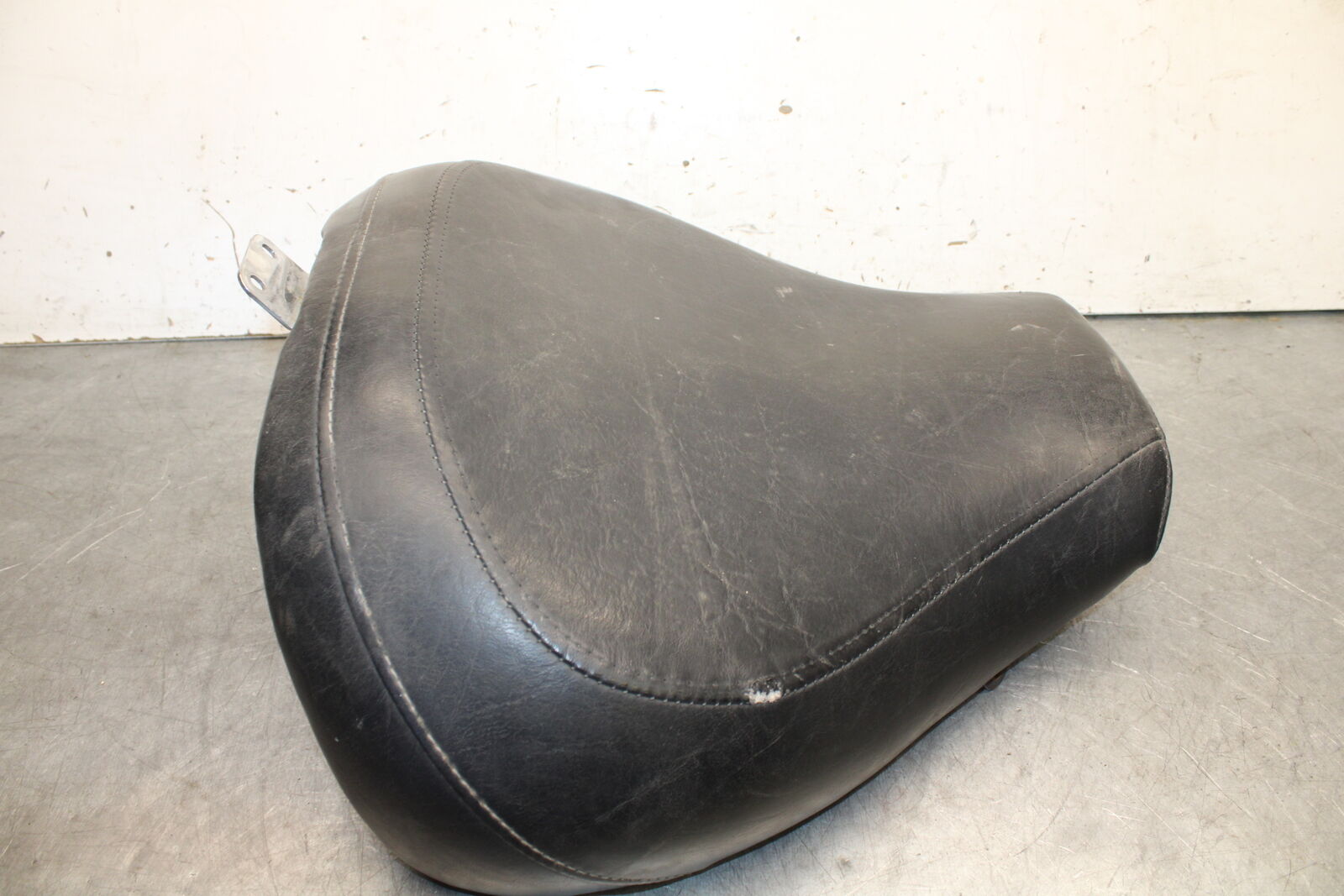 05-09 SUZUKI BOULEVARD C90 FRONT DRIVERS SEAT BB692