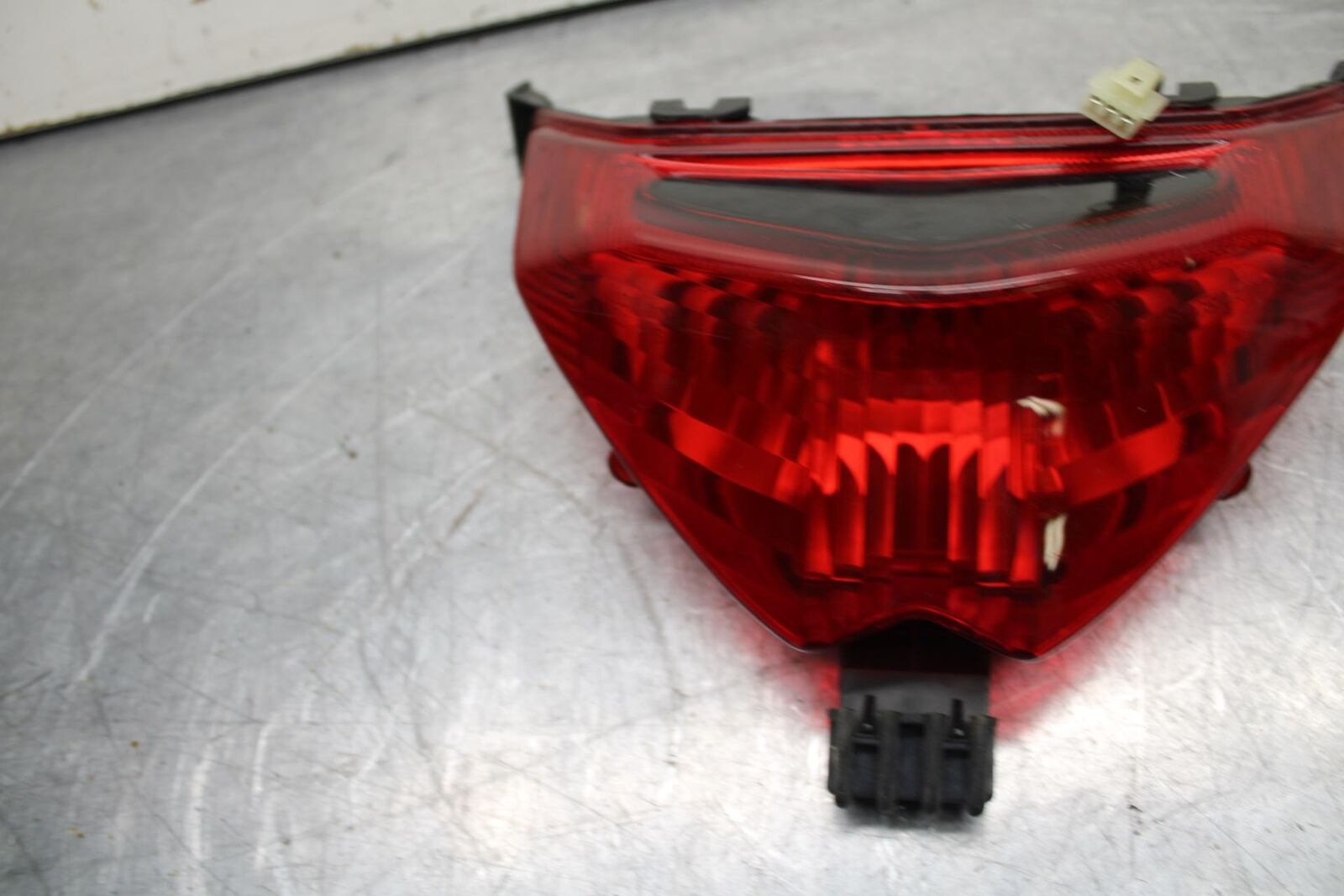 07-12 SUZUKI BANDIT GSF 650 F GSX650F/ REAR TAIL TAILLIGHT BACK BRAKE LIGHT BB90