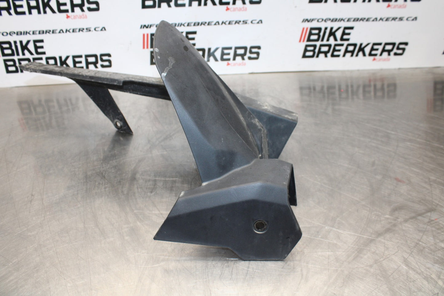 18-23 KAWASAKI NINJA 400 EX400 ABS REAR BACK DRIVE CHAIN GUARD SHIELD BB177