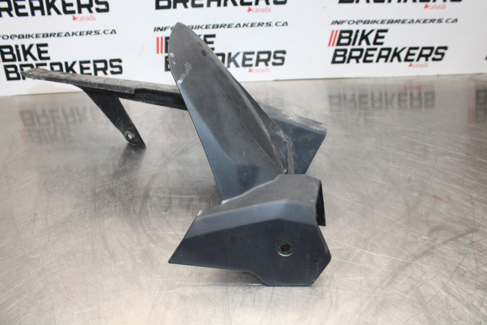 18-23 KAWASAKI NINJA 400 EX400 ABS REAR BACK DRIVE CHAIN GUARD SHIELD BB177