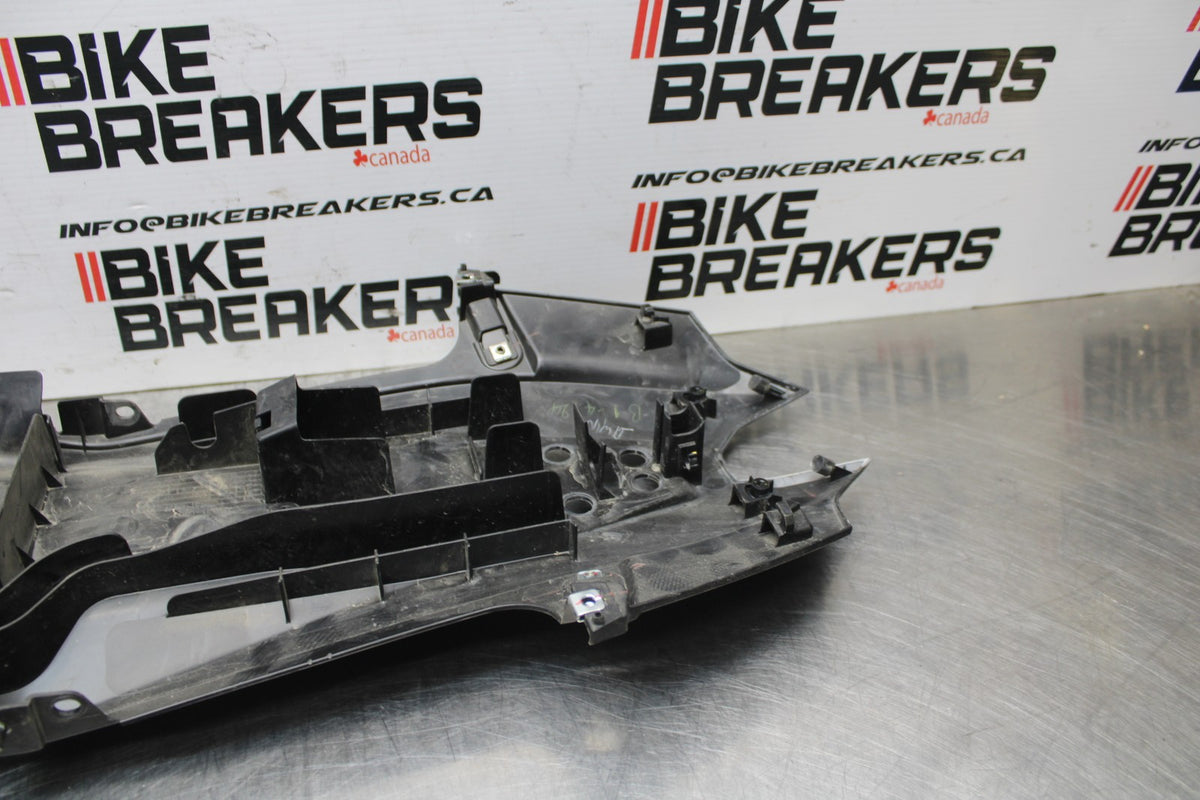 24 KAWASAKI NINJA 500 ABS REAR BACK TAIL UNDERTAIL FAIRING COWL FENDER BB818