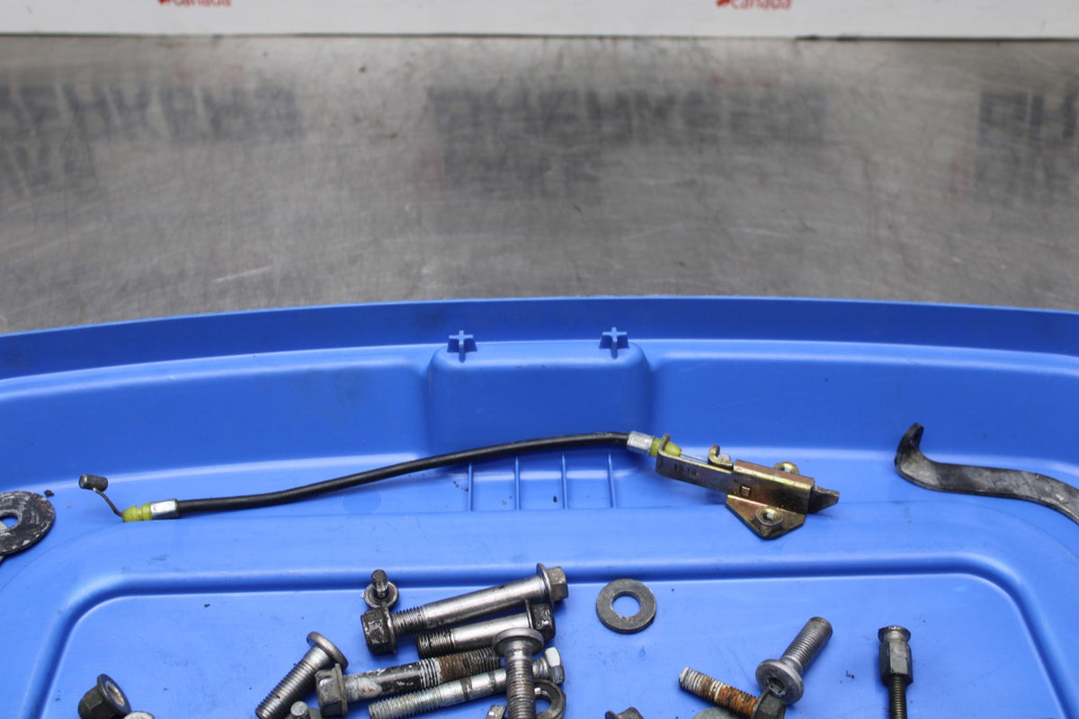 06 KAWASAKI Z750 BOLTS HARDWARE MOTOR SCREWS BB837
