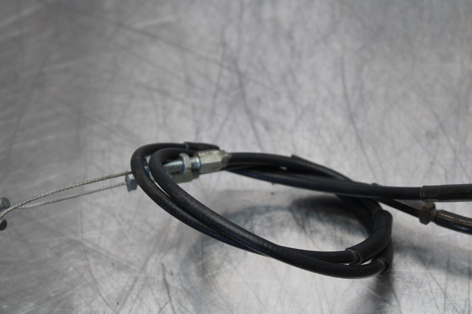 98-05 HONDA SUPER HAWK 1000 VTR1000F THROTTLE CABLE LINE HOUSING GUIDE BB152