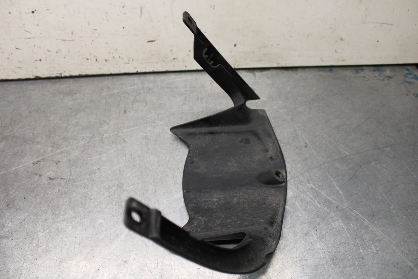 16 KAWASAKI NINJA ZX10R REAR BACK WHEEL TIRE HUGGER FENDER 35023-0188  BB650