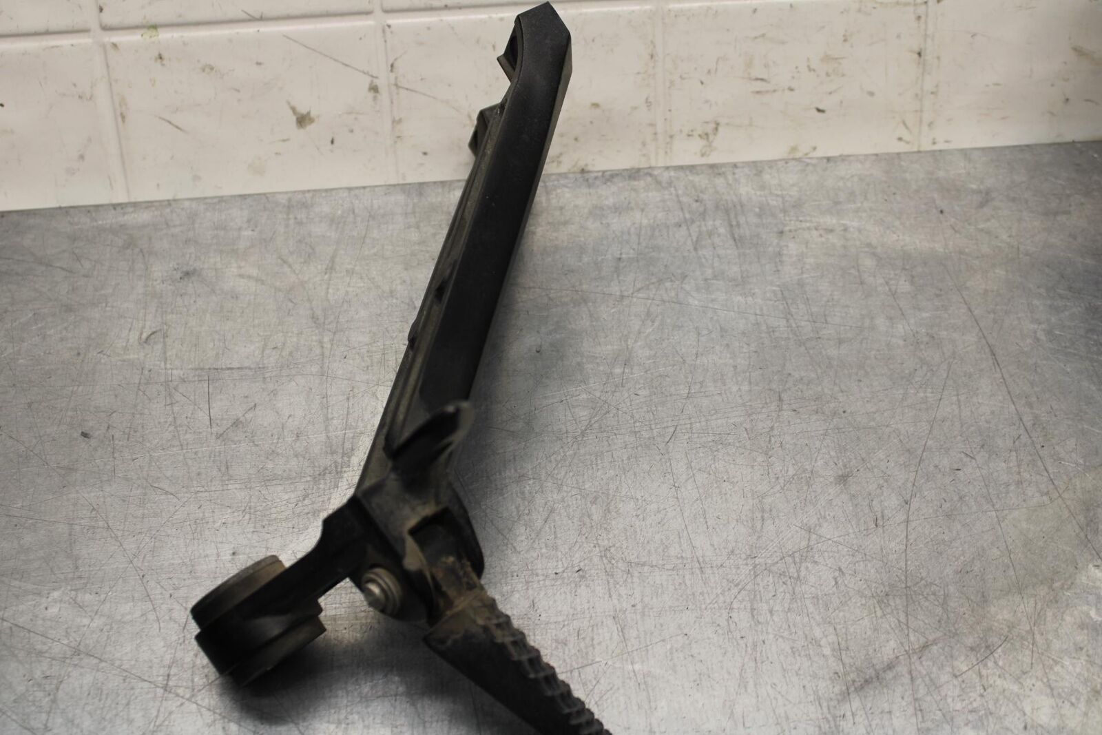 2015 Suzuki GSXR750 RIGHT REAR BACK PASSENGER PEG BB595