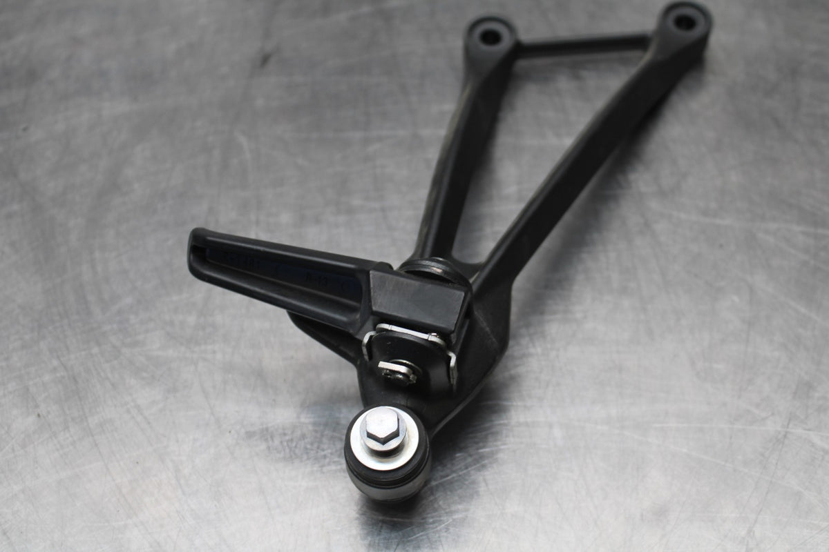 21-23 KAWASAKI NINJA ZX6R RIGHT REAR BACK PASSENGER PEG BB179