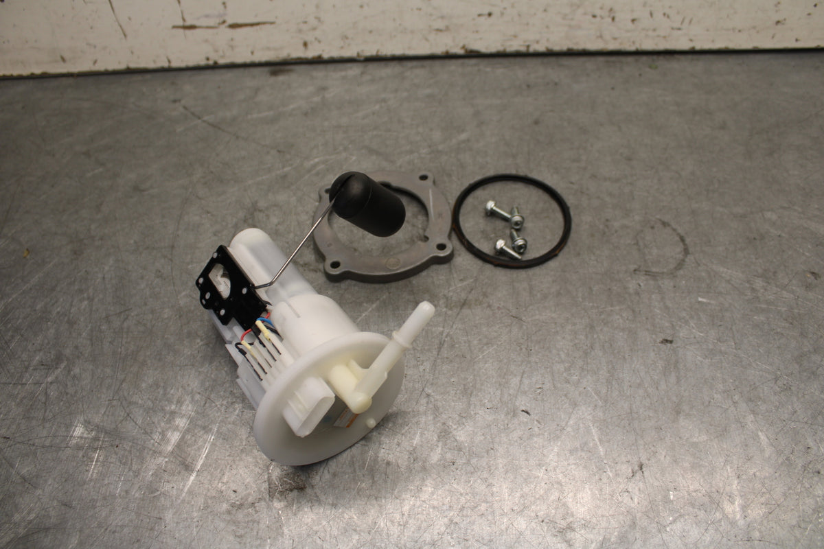22-24 YAMAHA XSR900 FUEL PUMP GAS PETROL SENDER UNIT  BB683