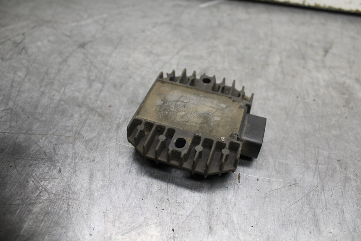 99-00 YAMAHA V STAR 1100 RECTIFIER VOLTAGE REGULATOR BB711