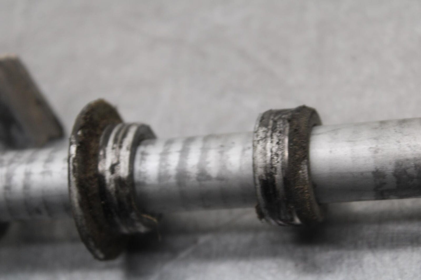 2008 Honda CBF1000 REAR AXLE BACK WHEEL RIM PIVOT BOLT AXEL BB641