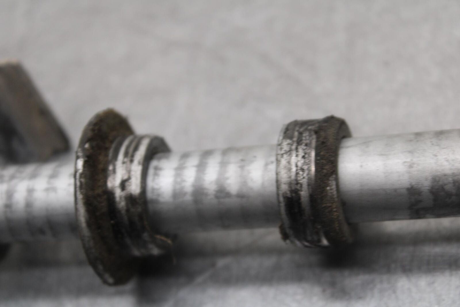 2008 Honda CBF1000 REAR AXLE BACK WHEEL RIM PIVOT BOLT AXEL BB641