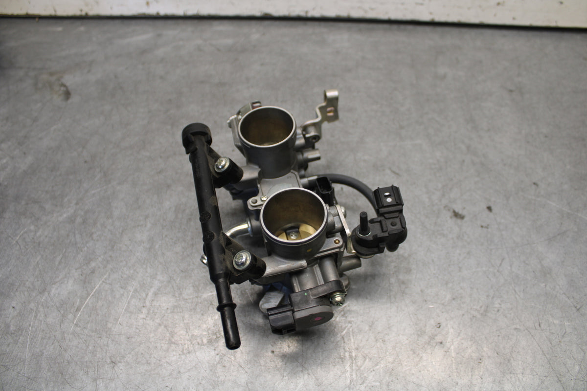 18-23 KAWASAKI NINJA 400 MAIN FUEL INJECTORS / THROTTLE BODIES BB660