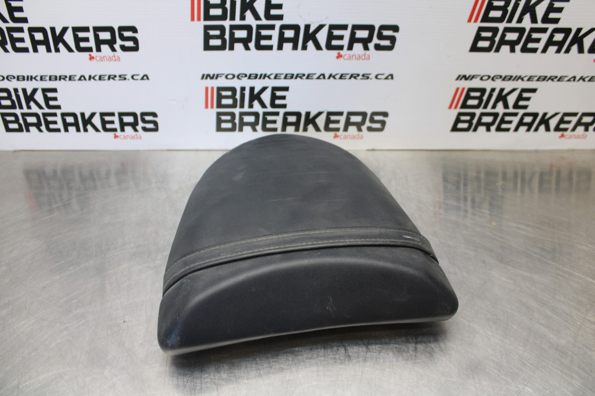 03-04 KAWASAKI NINJA ZX6R 636 REAR BACK PASSENGER TANDEM SEAT PAD SADDLE BB06