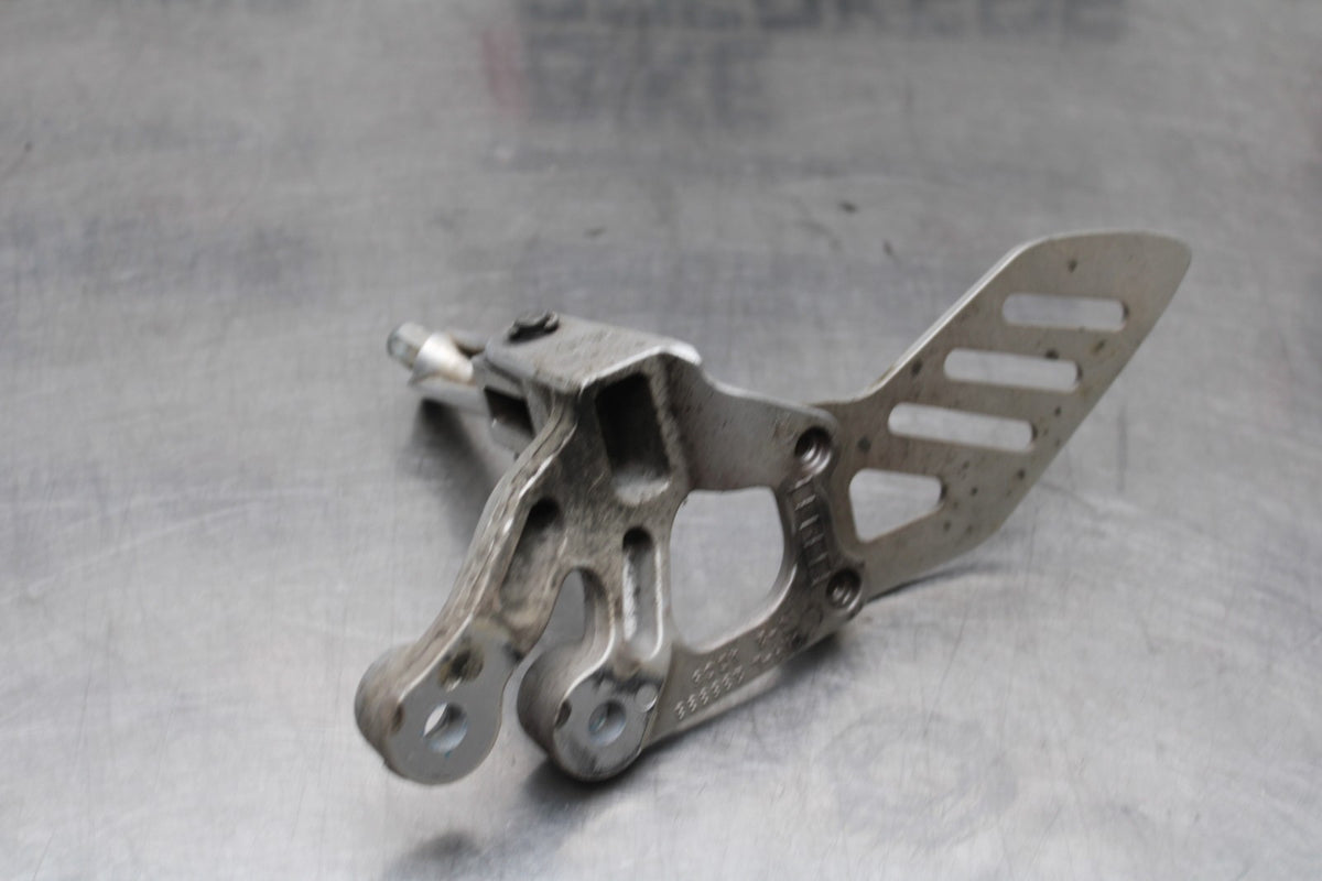 08-10 SUZUKI GSXR 600 LEFT REARSET REAR SET DRIVER FOOT PEG REST STOP BB835