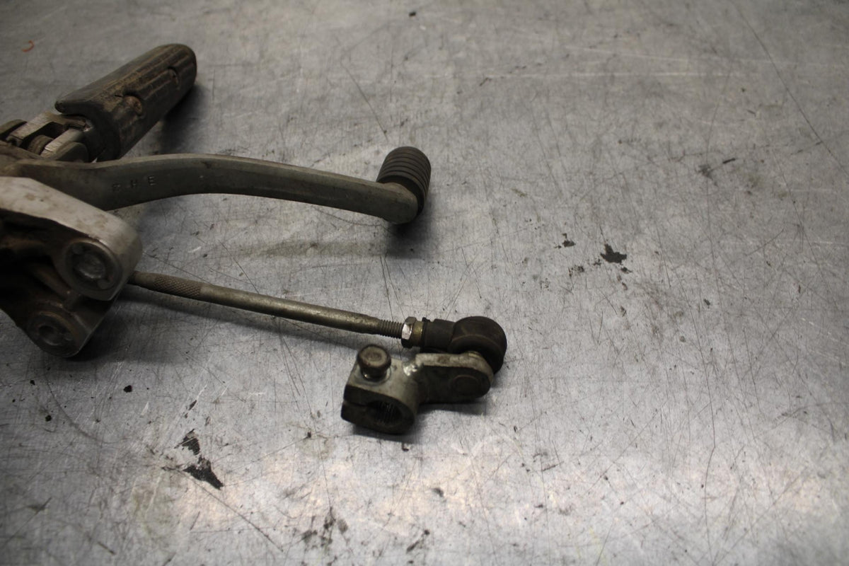 89-90 YAMAHA FZR600 LEFT REARSET REAR SET FOOT PEG W SHIFTER BB76