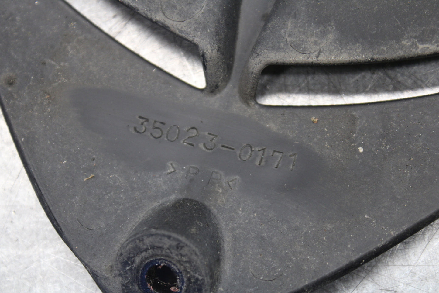 09-12 KAWASAKI NINJA ZX6R REAR BACK WHEEL TIRE HUGGER FENDER 35023-0171 BB698