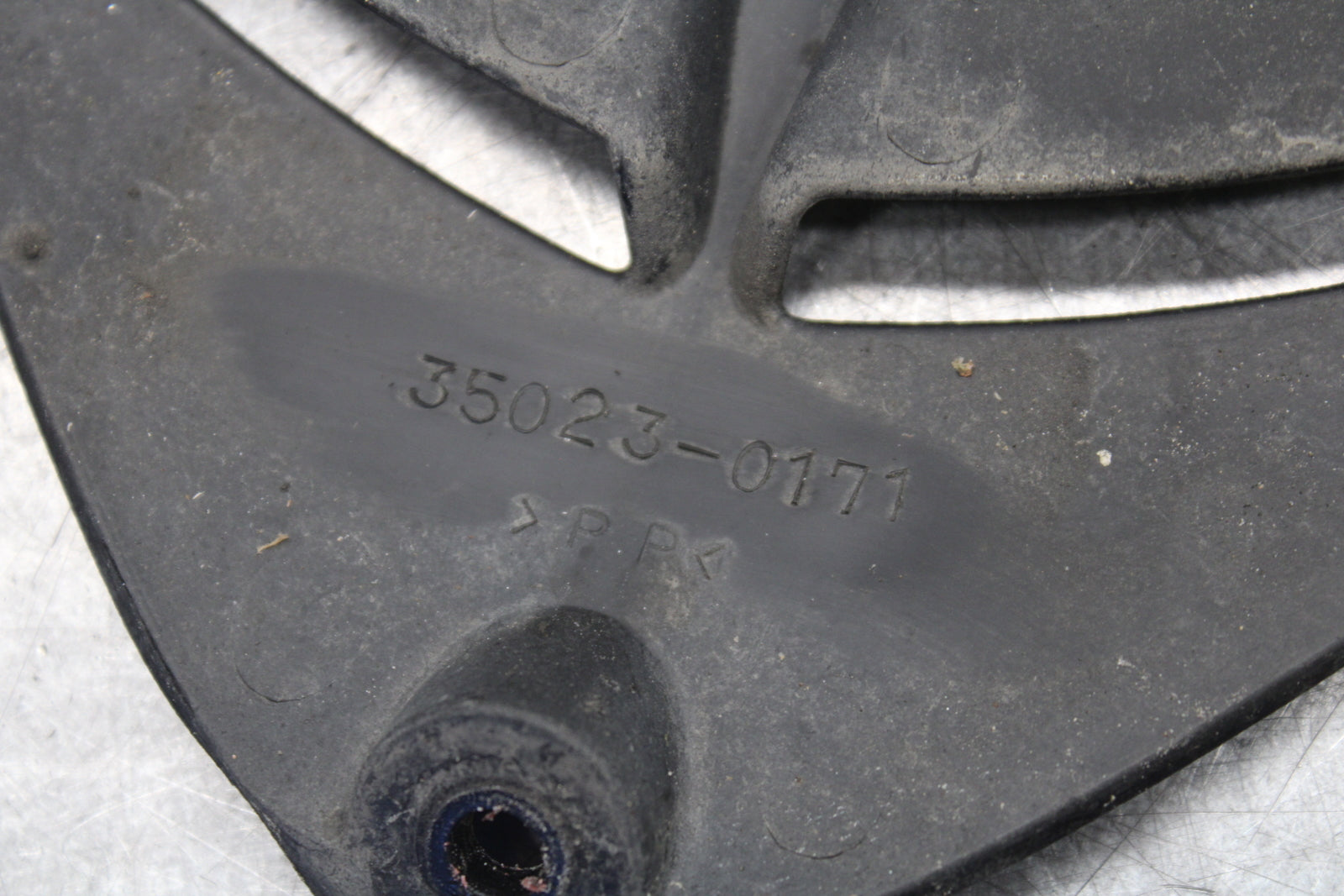 09-12 KAWASAKI NINJA ZX6R REAR BACK WHEEL TIRE HUGGER FENDER 35023-0171 BB698