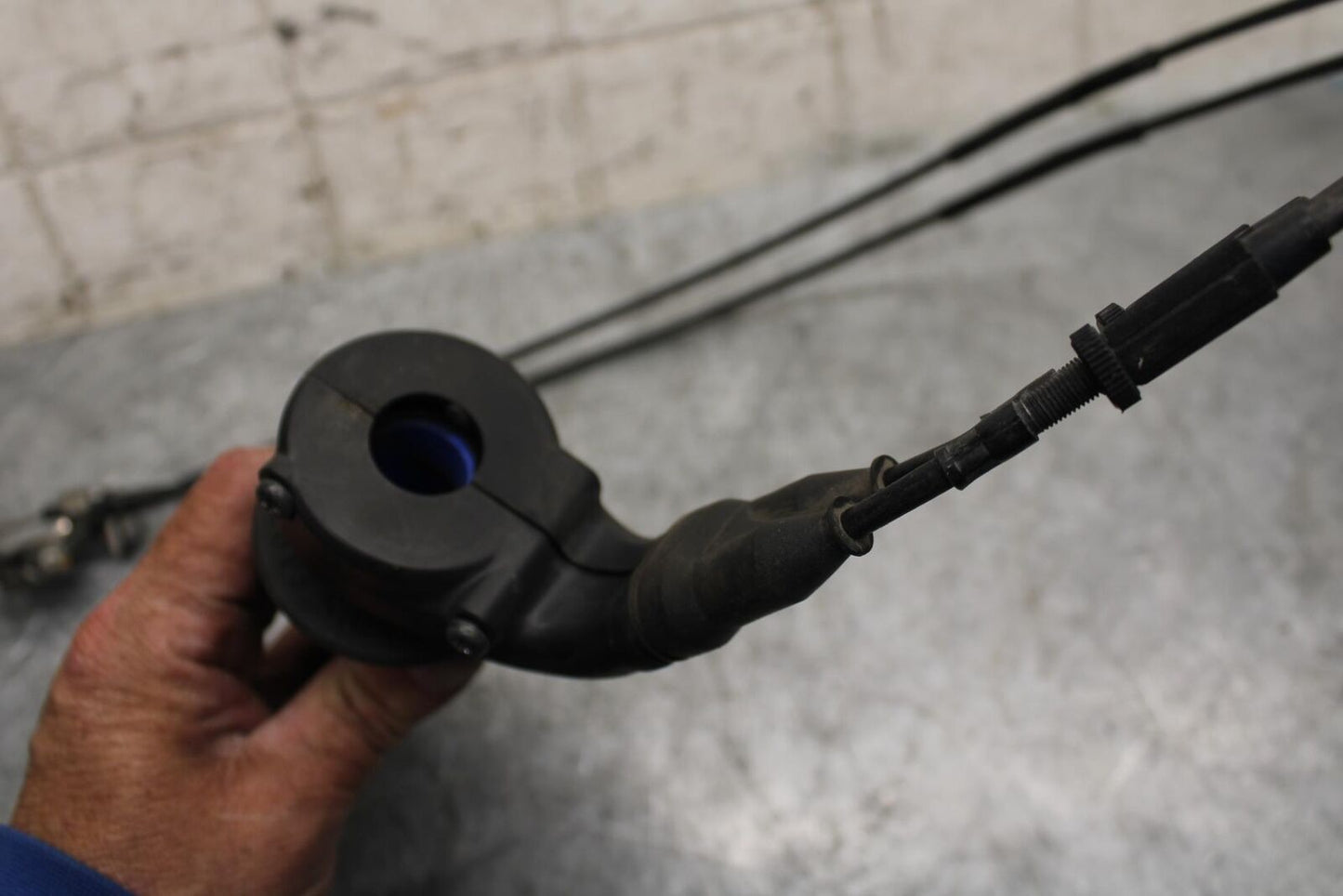 2009 Kawasaki Ninja ZX6R ZX600R THROTTLE CABLE LINE HOUSING GUIDE BB538